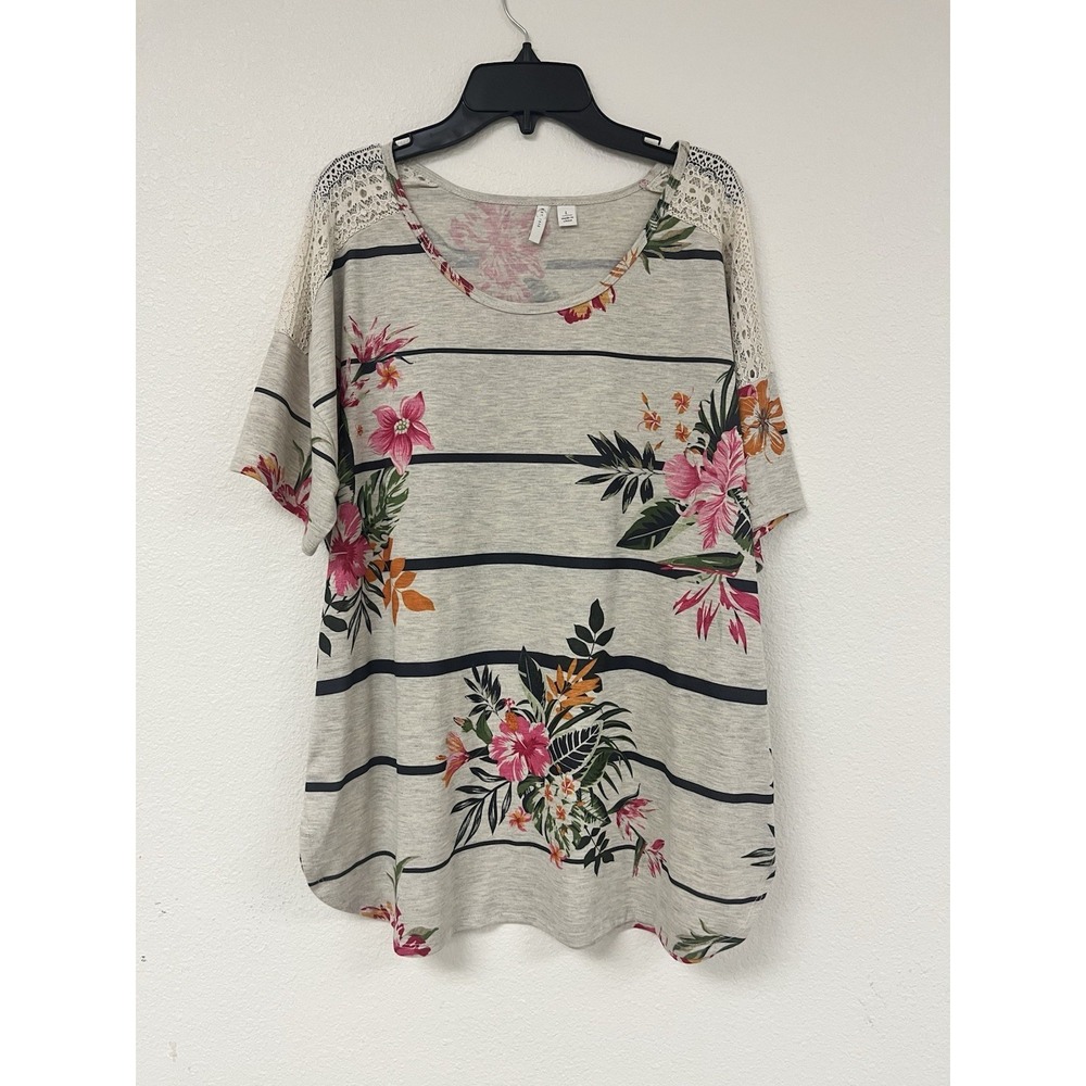 Boutique Style Shirt With Lace Short Sleeves Women's Xl